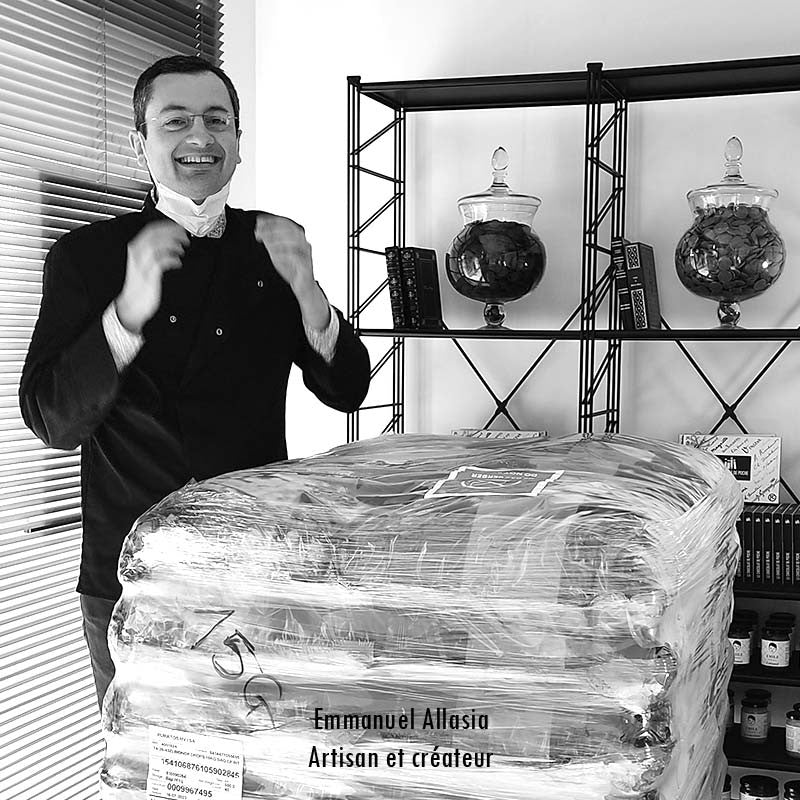 Noir 74% café BIO - Un café noir et le papier se couvre d'encre...