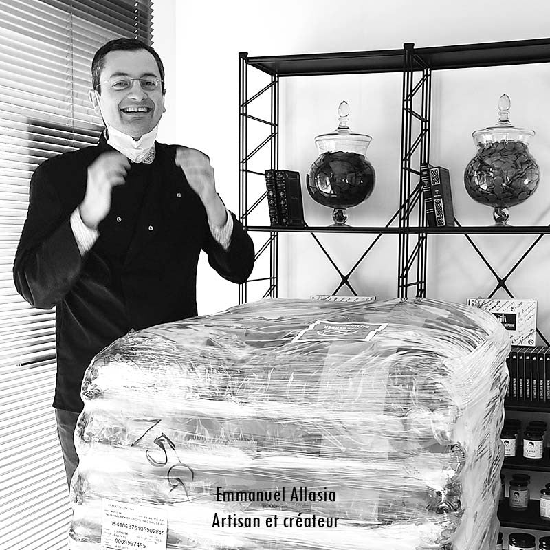 Noir 74% pamplemousse poivré BIO - Le courage face au désordre infini de la vie